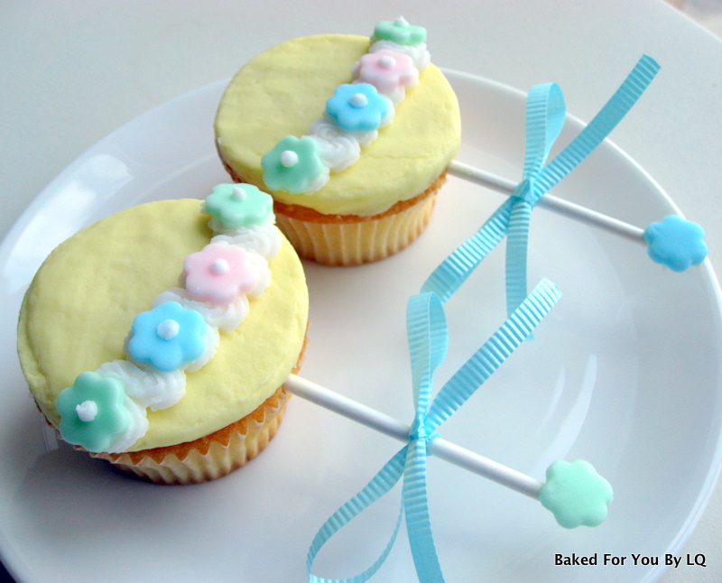 Rattle Cupcakes Baby Shower 2Angled